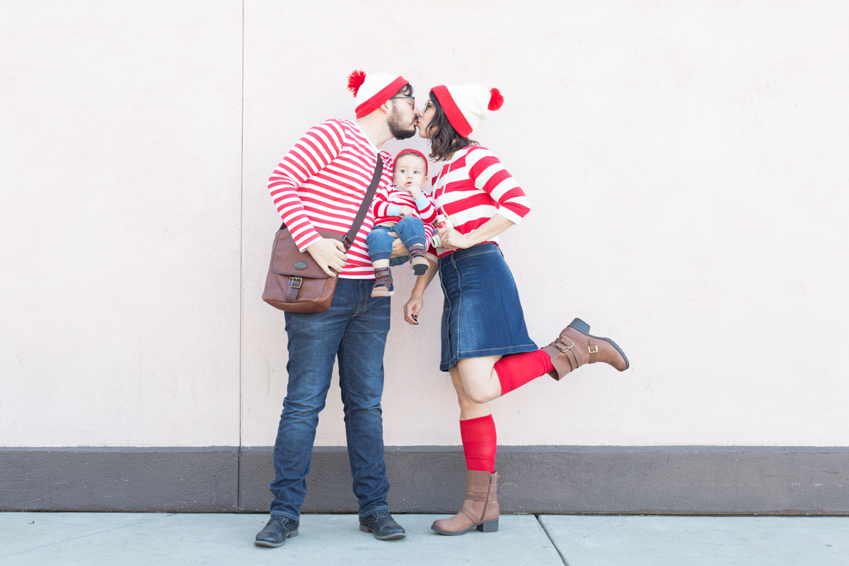 wheres-waldo-family-halloween-costume-3