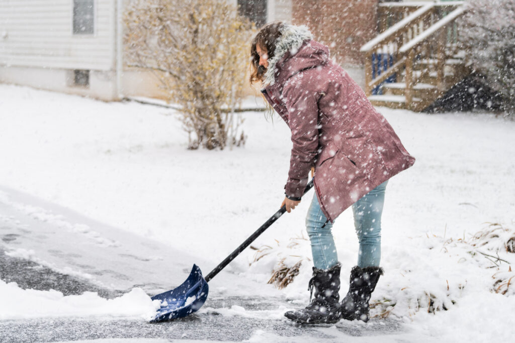 A smart way to obviate windshield snow-scraping duty - Core77